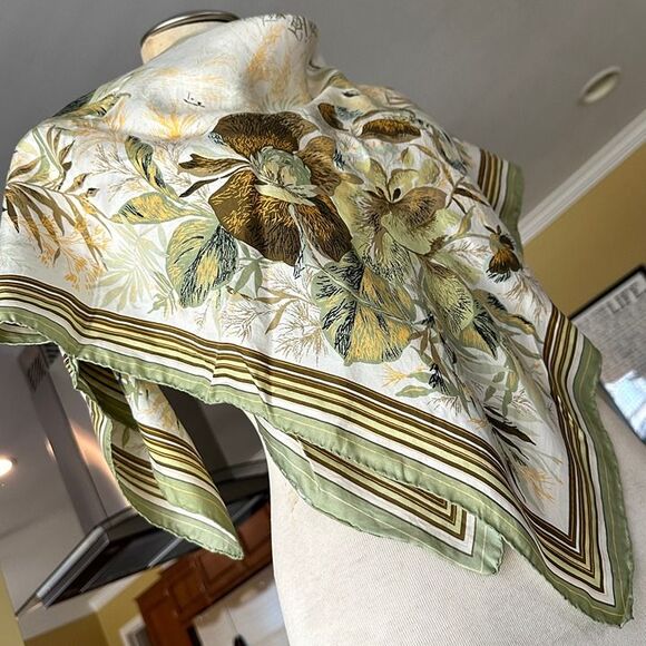VTG 50s 60s Large 100% Silk Retro Muted Toned Floral Scarf Cream Sage Green 33” - Picture 5 of 11